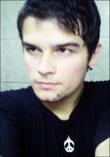 Se o mundo é mesmo parecido com o que vejo, prefiro acreditar no mundo do meu jeito.
http://t.co/efSCqWVnp6
