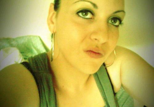 kim 25 waitress/bartender ::Live Love Learn.... if u dont know figure it out. #pisces #WorkingWoman #420 #moneyTalks #hennyblack #scrollinup #25&lovinit