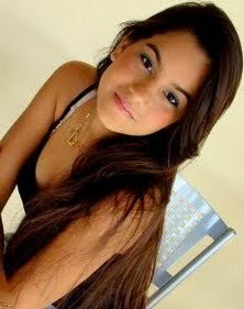 17 anos, Virginiana, flamenguista, forrozeira, sincera, Amiga . Gostou, segue u.u 
 ~~ @_seuAbcedista #MiiiinhaViiidaéVocê