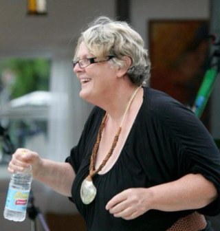 lesleyau's profile picture. 