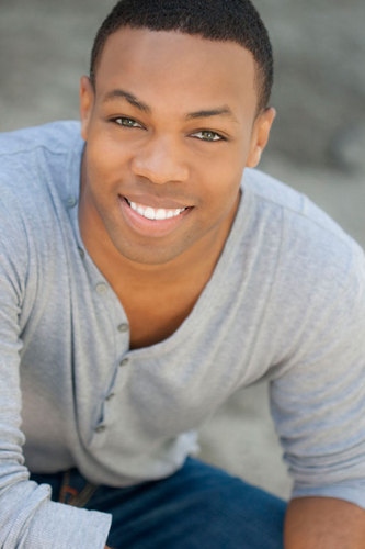 We are street teamers from Utah for @toddyrockstar 
Beliebers, Glee, and 1D fans, follow Todrick.

Todrick= Broadway, High School Musical & Youtube Star