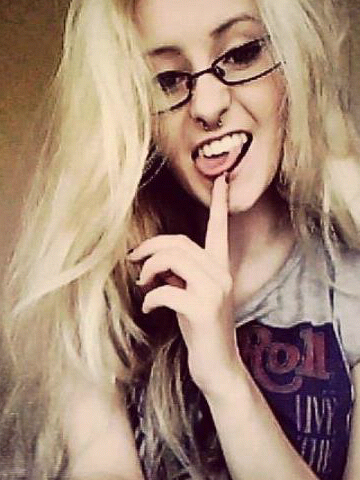 horny_bi_girl69's profile picture. Party and Blow Shit!