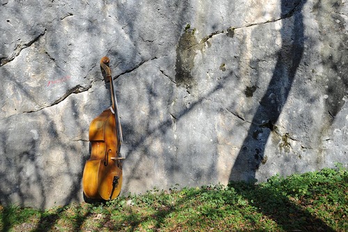 GodbaVertikale's profile picture. Ljubezen do glasbe je združila alpiniste v edinstveno zasedbo katera občinstvu na izviren način sporoča lastna doživljanja hribov in dogajanja povezana z njimi