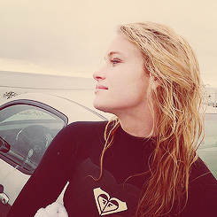 EnticingGlimmer's profile picture. You'll die from my beauty alone, I don't need a bow like lover girl.