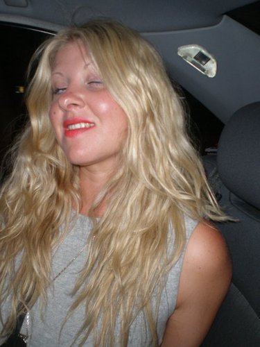 onlyoneLola_B's profile picture. 40 odd food and music loving mum to Violet Clover & Marigold Wren