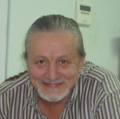 argentino y español, arquitecto técnico y artesano, ya son 73 añitos, enamorado de las ideas y del no machismo... y Testigo Permanente