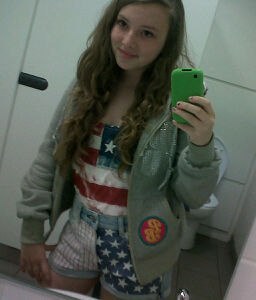 chloeflint16's profile picture. FOLLOW ME AS IM COOL AN I WILL FOLLOW BACK @ttband FOLLOWED ME ON 20.4.2011 :D XX