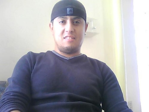 me gusta jugar futbol mis equipos son barcelona, santos de mexico,comunicaciones de guatemala y manchester united.