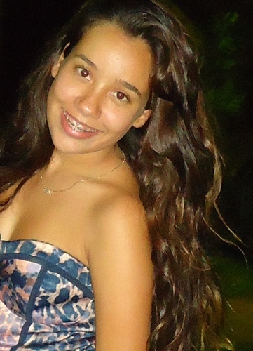 Sou simples mais eu te garanto que eu sei fazer o lêlêlê
 ...Haha , Geminiana,17 anos ,nunca estou de mal humor para vida.
