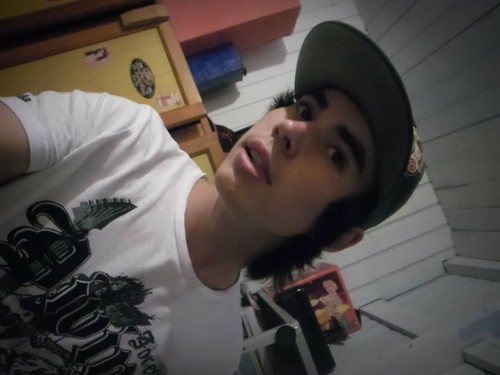 garoto ainda, 16 anos, estudante, etc