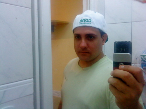 sou alto ,tenho olhos azul