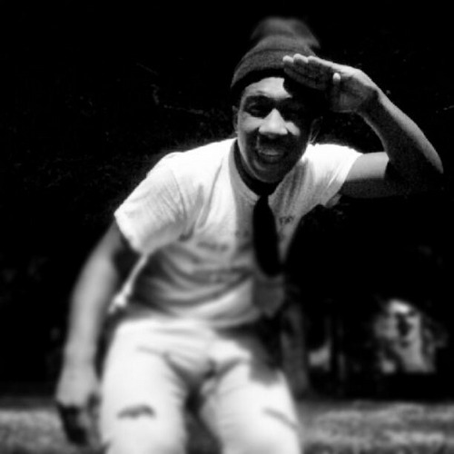 -Tht Nigga w/ S.W.A.G.G, fuuuuck my follow button til dhaat biitch fall off. Been dhaaa P L U G sincee year 1, juust lookin fah my sockett. -Young Swagg