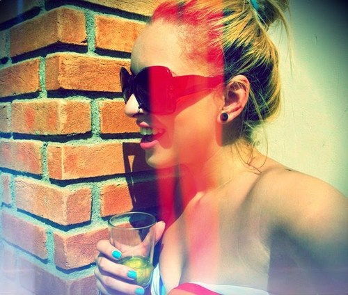 http://t.co/Ddz6BuWv
17 anos, #foreveralone. ASHUASHU*
