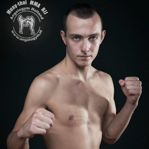 School: DHTA Tandtechnicus(manager)  werk: Siemonsma Tandteckniek Sport: MMA/Kickboksen