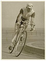 HubertOpperman's profile picture. Won a few bike races in my time, and have come back from the dead to sort out cycling in Australia