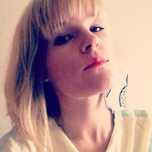 carinkur's profile picture. 