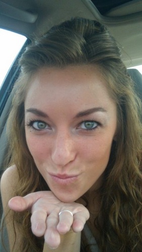 MichelleSer1986's profile picture. drinking