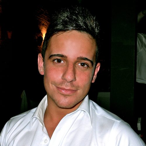 VitorForte40's profile picture. Languages grad working in Marketing and loving it!
http://t.co/K1eAT5mK7D