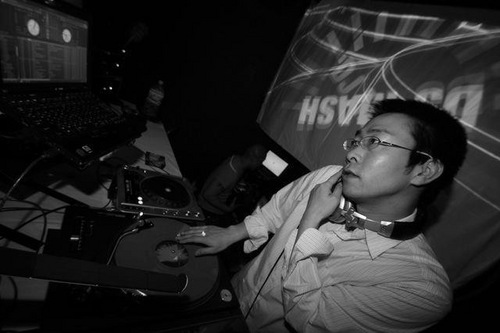 DJ PITH
VJ MASA
JIDAI MASTER
I'm from Brazzaville, Congo.
I love african american black music.
I love especially hiphop.
DJ,VJ,PA
奈良天理を音で楽しく！！