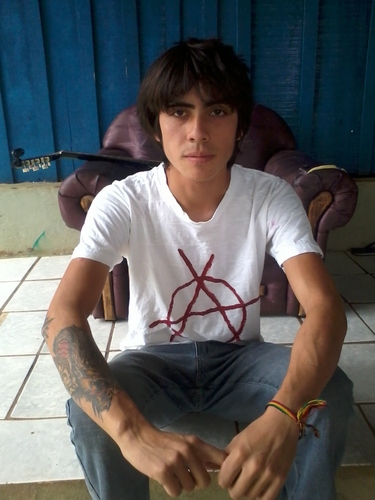 Eu nem ligo mais do que falam de mim, eu aprendi a ignorar essas pessoas com um sorriso  =D