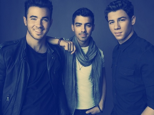 Official home of Team Jonas, the Jonas Brothers Fan Club. All the up-to-date Joe, Kevin and Nick Jonas news you need!      http://t.co/OuoJTu04pl