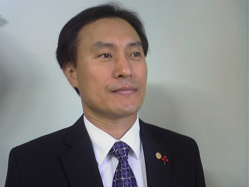 봉사의 자세, 선진민족형성 창출에 전념하며 상생기법·의식개혁·동기부여 강의, 복지운동연합 대표, 국민사랑 대표, 뉴스123 회장, 한국미래발전연구소장, 대한강사협회장 겸 전임강사, 평생교육사, 시인, 수필가 등으로 멋진 분들과 세상살이를 풀어내며 사는 한국(한대륙)인