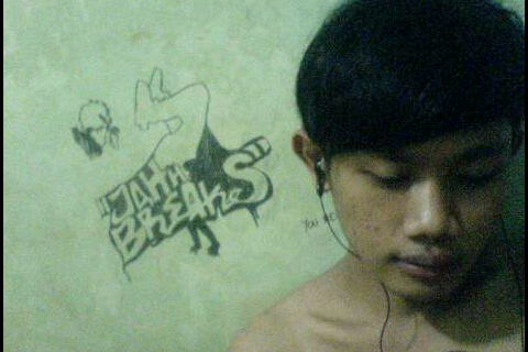 Budak bLo On,.. ..
Hoyonk jd pinter... ..

Mncoba mengerti,..
Dr yk gk aq phami...

Nu pNting daek d'ajar...