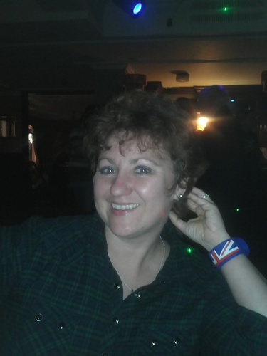 vaseychic's profile picture. Hi I'm Niki! My favourite comedian is Peter Kay. My favourite TV programme is Coronation Street! Please feel free to tweet me lol! I love Man Utd!