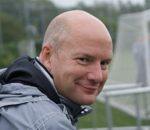 EvZBedum's profile picture. Vader van Dagmar en Bjorn|Partner van Frouk|eigenaar van en adviseur bij Veni Verzekeringen|Volger van SV Bedum|Positivo!