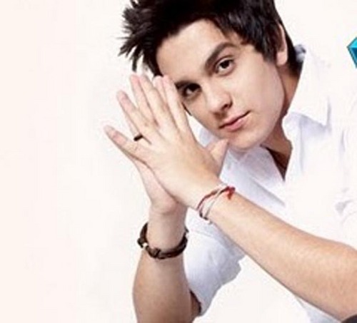 @mysmilels por aki tbm. (Amor incondicional @LuanSantana)