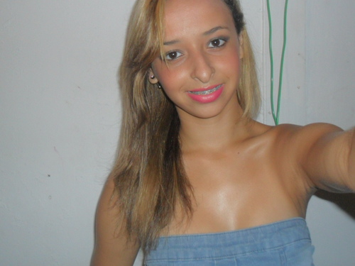 ზ Delee ♥ ... ∞ Não preciso fazer grandes coisas para demonstrar meu amor por ti. São nos pequenos gestos que estão os maiores sentimentos. ♮
Guarujá SP .