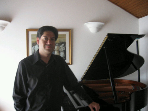 Colombian-born Concert Pianist, graduated in Vienna. Teacher. Convinced of the power of music education!