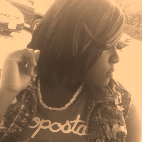 Cool Tewhh B Roundd, Blackwell!! And If Yhuu Follow Mehh ill Follow Bakk And Follow Mii Niqqa @Im_Nikiara  Nd' My LoueeDummy @BiteN_HisLips ✨