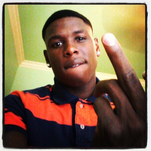 Shid aye yu..yea yu nigga gone head and follow a nigga that's rite press da damn button lol #TeamHTC #TeamFollowback #TeamSenior #TeamKhalifa #TeamBoosie