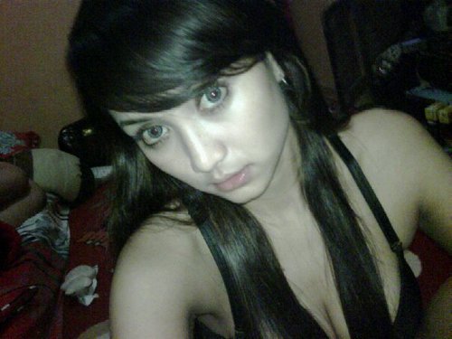 echairyanti's profile picture. itz my day very everything..