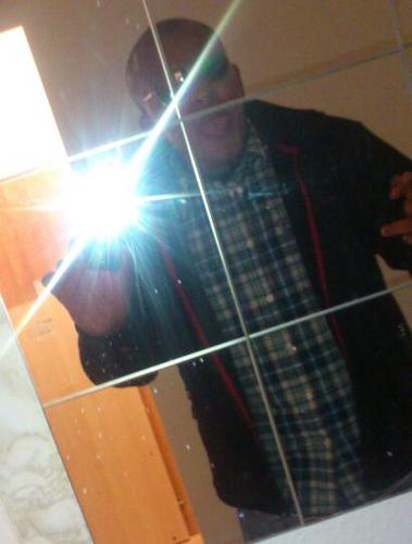 Gutaussehend, Rapper, Dresden44 meine Hood, Single & an Ladyz interessiert