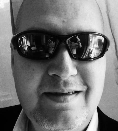 RayBen64's profile picture. Eindredacteur en copywriter; gek op elektronische muziek, wijn, kennis, voetbal en kunst.