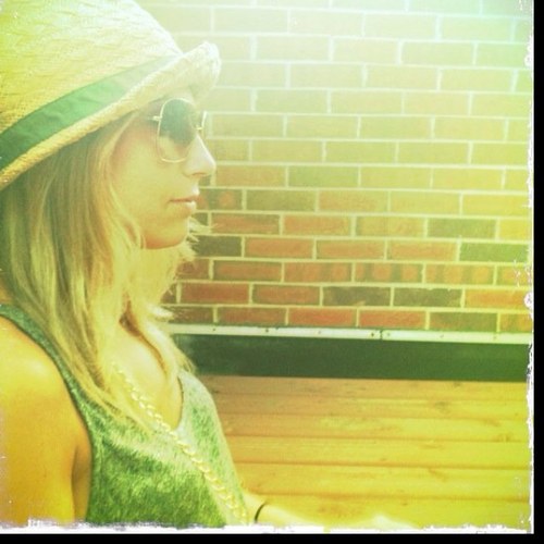 Laur443's profile picture. 