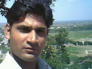 i m vinod thakur from indore,i m medical rep, i like moies,books,chating in internet.