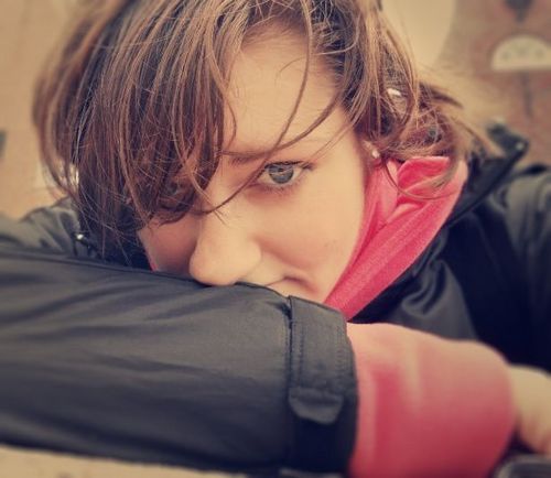 estezumquadrat's profile picture. 22. Dauerpendlerin. Herzblut. Sonnenmensch. Musik