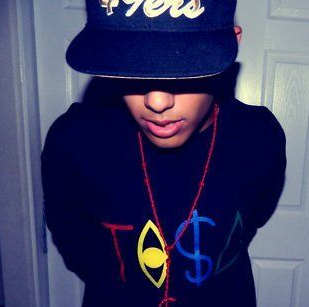 Théo, 15 ans. Clique sur Suivre et t'auras un cookie. ;) #TeamFollowBack #krkrkr La Mienne : @JadenRayana ♥