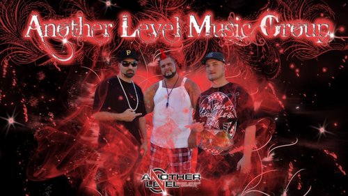 #DAD!!!! #RAPPER!!! #HUSTLA!!!!! #GO GET-ER!! I LUV MY MUSIK I LUV TO WORK OUT I LUV MY FAMILY FWM!!!!!!!