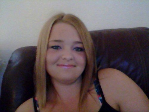 my ame is miranda and i am 22. I am married with 2 beautiful girls and a new baby on the way (hope its a boy) i love scarr movis and michael jackson, :)