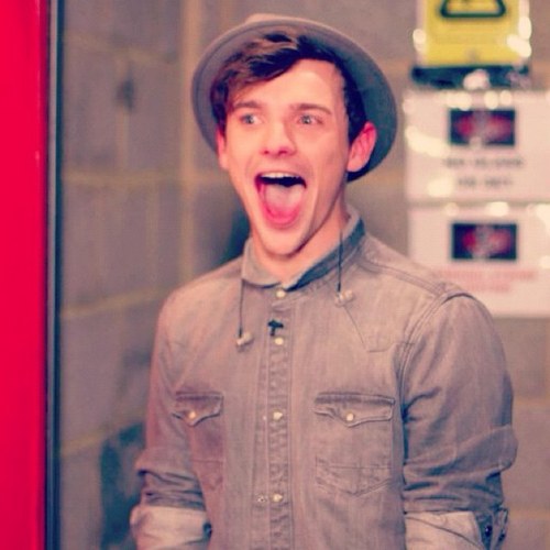 Fan Page for @maxmilner7 | Everyone vote for him om the voice please | #Milnerators #Sevens Max's #friends | Max Tweeted & Followed -06/05/12