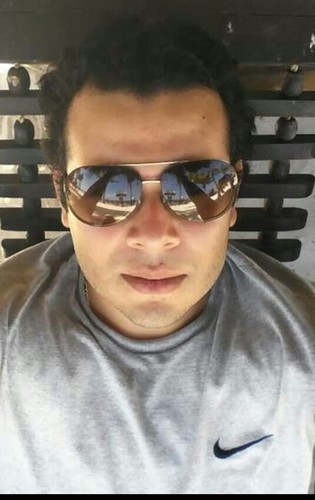 Choco, consumidor de etilico, felizmente casado, padre orgulloso, comerciante, intento de geek, tomador del tipo cada vez q se pueda, intento de ingeniero!!