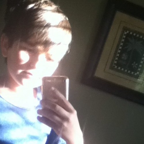 HEY,im brandon and please follow i follow back!:D