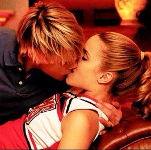 QuinnF_7's profile picture. Quinn Fabray. New Directions. Just looking for someone to love me, for me. [RP 18+][Free RP][Fabrevans prefered]