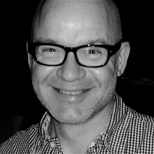 Marketing-communicatieadviseur I Copywriter. Liefhebber van puntige teksten, meeslepende films, melodieuze muziek, knap cabaret, leuke weetjes, lastige crypto's