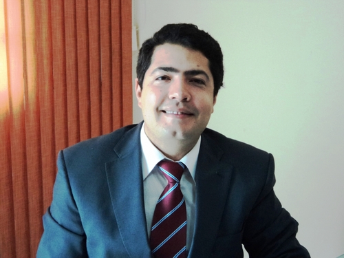 Advogado, Trabalhista, Civel e Criminal,Morador do Jardim São Daniel, estudou no Jorge Julian, Argeu e Castelão.