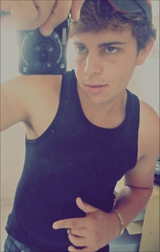 Sou Cachaceiro,Farrista Nato, forrozeiro, ,sou feio mas sou feliz ;b
